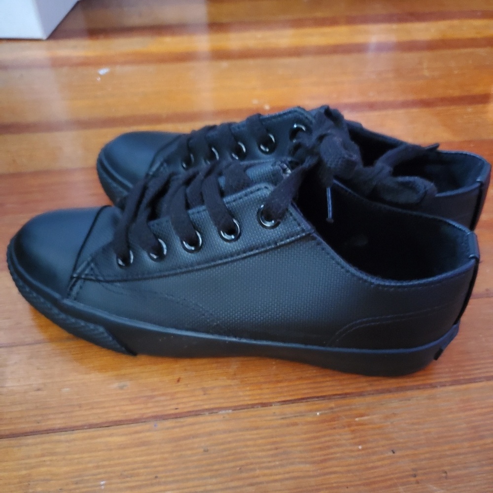Black Canvas Airwalk sneakers
